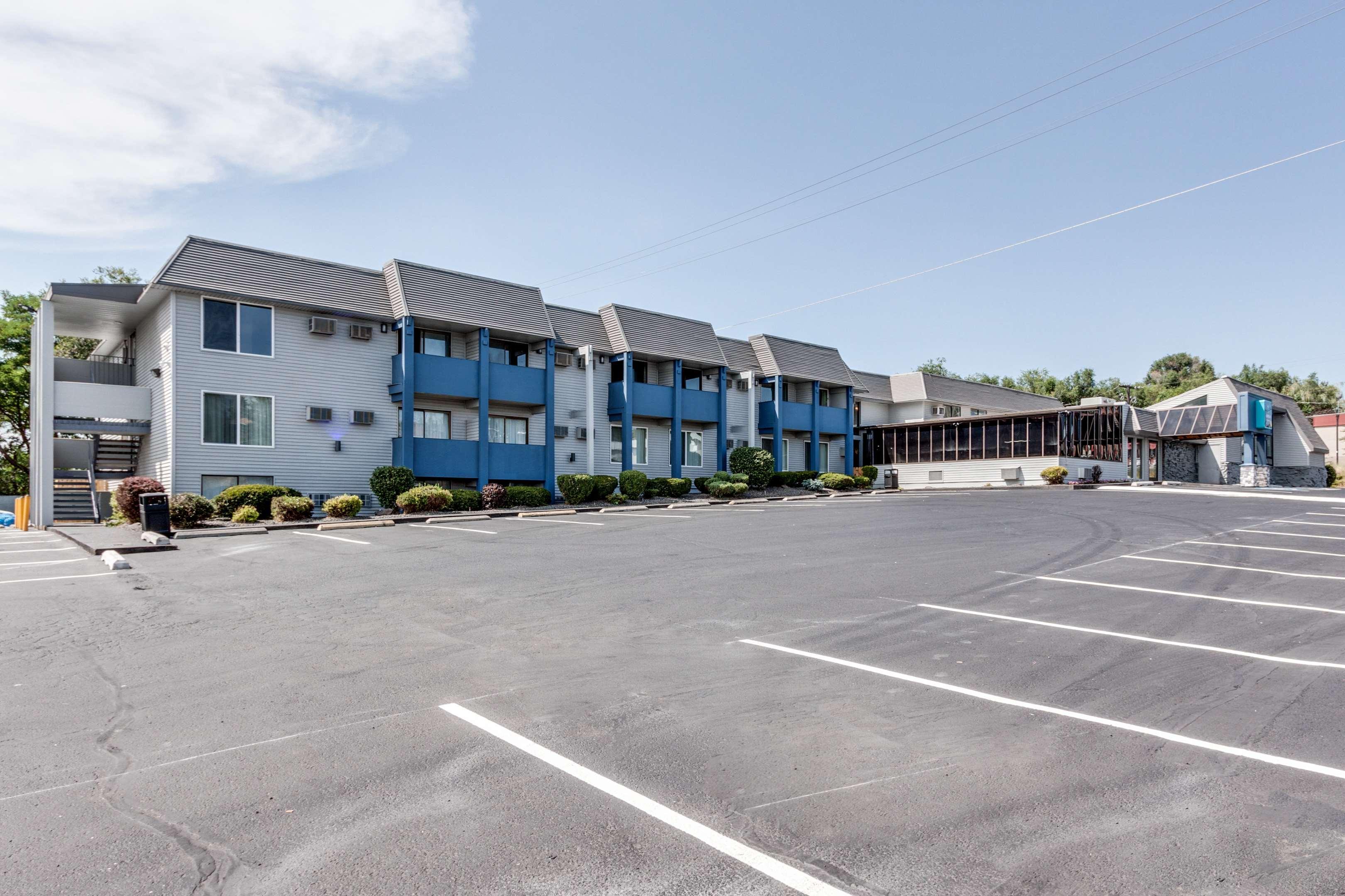 Hotel Days & By Wyndham
