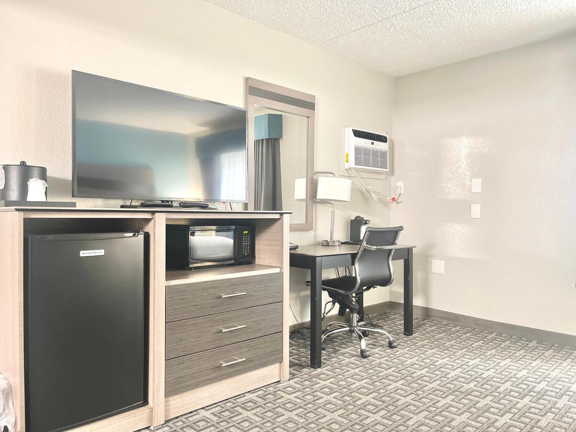Days & By Wyndham Hotel Spokane