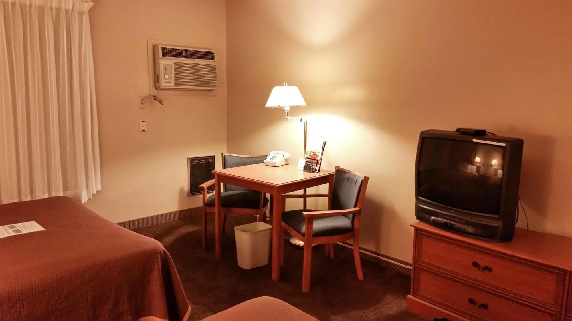 Days & By Wyndham Hotel